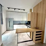 Queens Luxury 111b * Vlorë