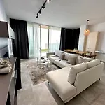 Queens Luxury 111b Villa