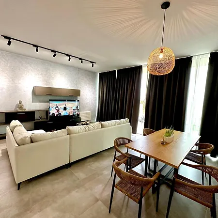 Queens Luxury 111b Villa