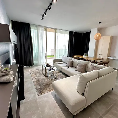 Queens Luxury 111b Villa