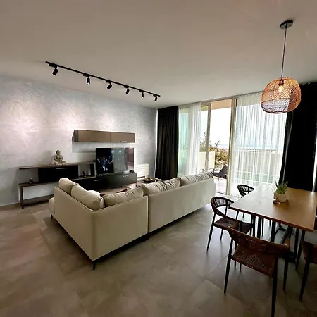 Queens Luxury 111b Vlore