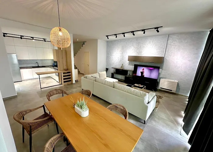 Queens Luxury 111b * Vlorë