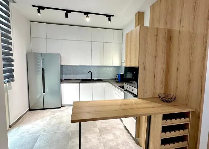 Queens Luxury 111b * Vlorë