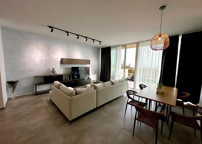 Queens Luxury 111b Vlorë